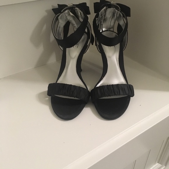 Dressy heels size 7.5 - Picture 2 of 4